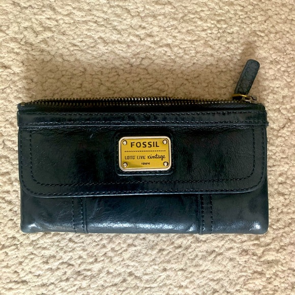 Fossil Handbags - EUC Black Fossil Wallet